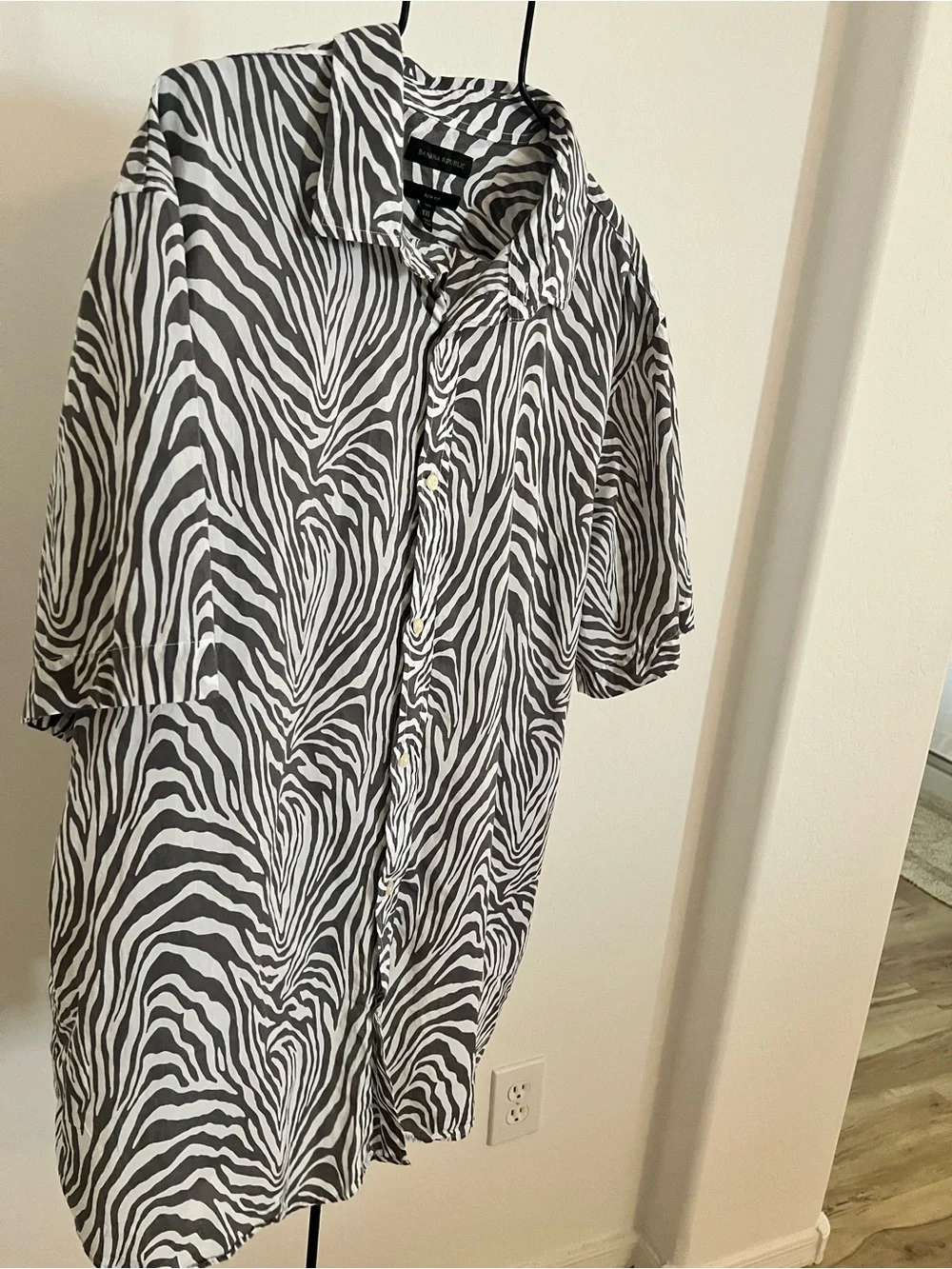 Banana Republic Black and White Zebra-Print Short Sleeve Button-Down
